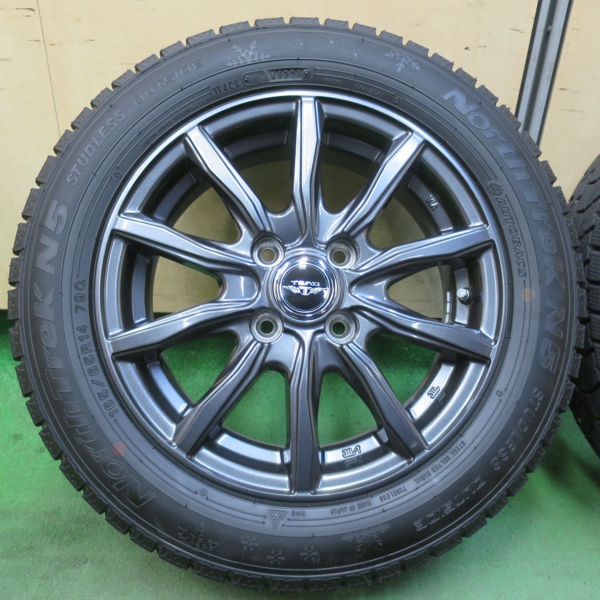 バリ溝！23年！キレイ！ほぼ10分☆スタッドレス 165/65R14 