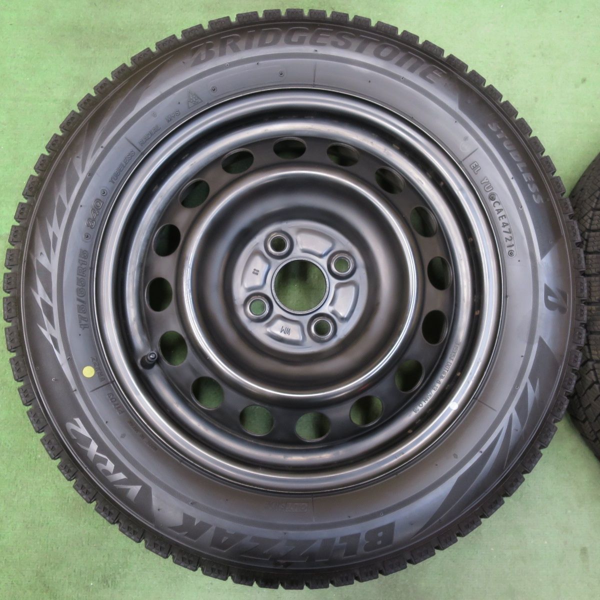 バリ溝！21年！キレイ！8.5分☆スタッドレス 175/65R15 ブリヂストン