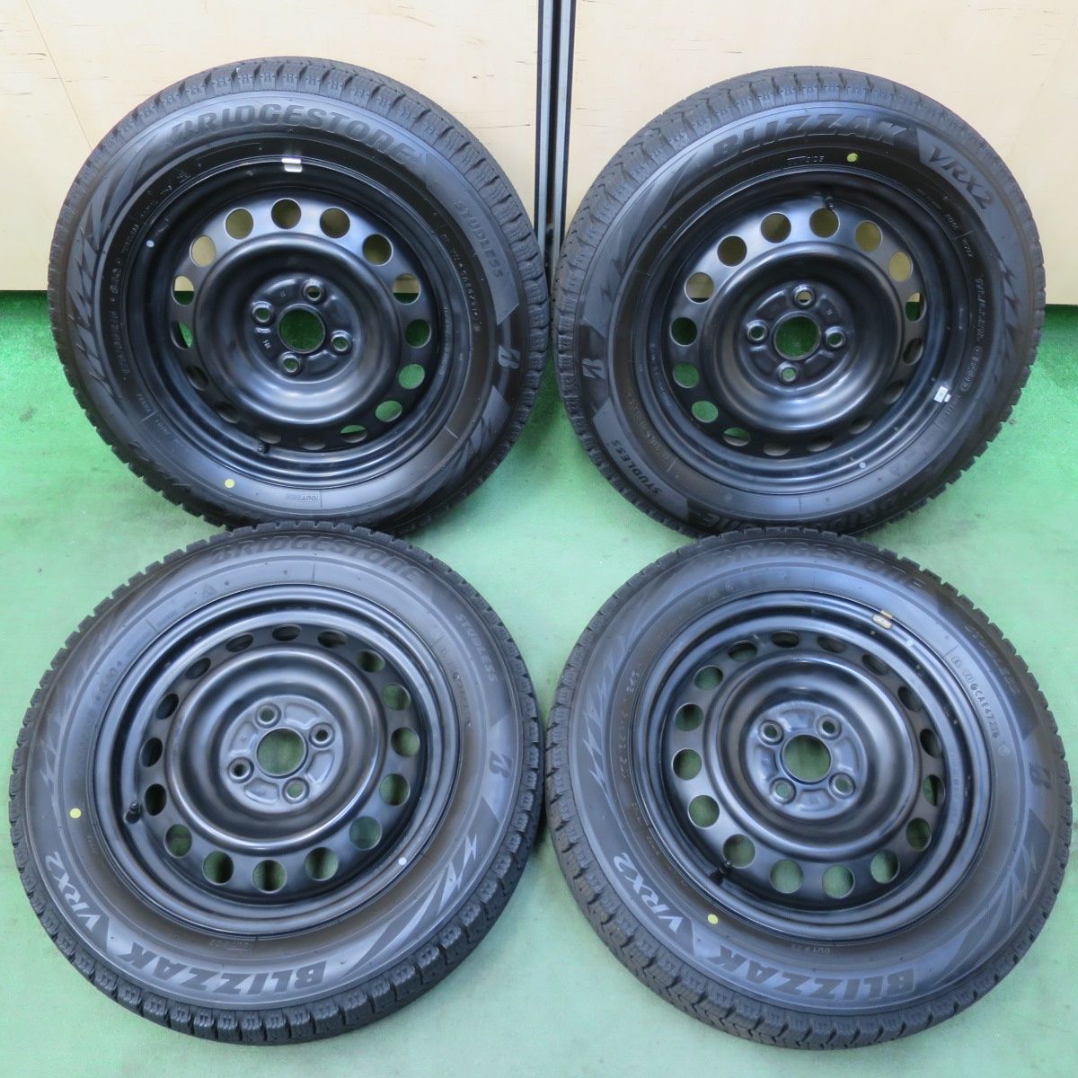 クロスビー等に　175/65R15 スタッドレス　バリ溝！ クロスビー等に 175/65R15 スタッドレス バリ溝！ C99426049 - タイヤ