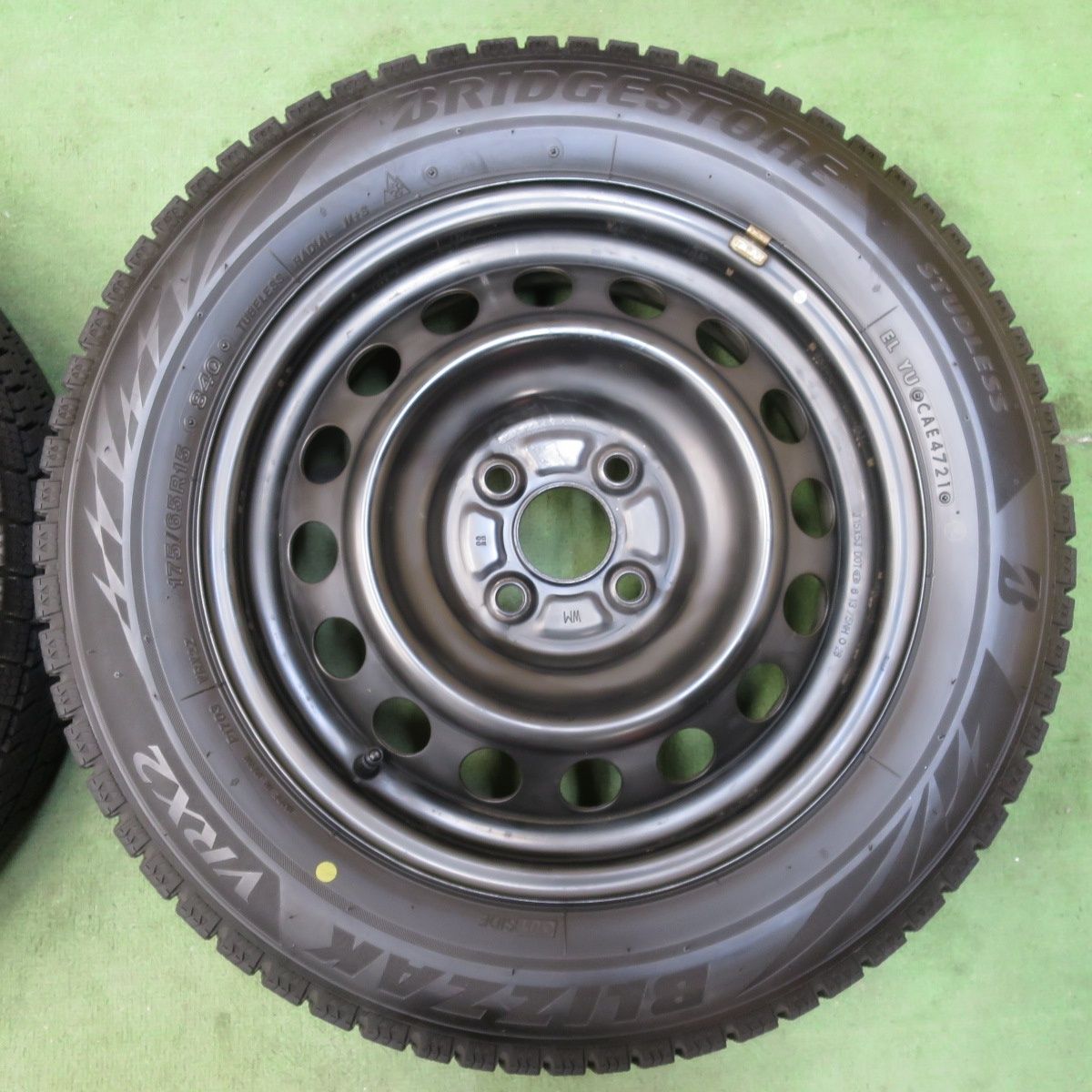 ブリヂストン　VRX-2 175\65r15 バリ溝 BRIDGESTONE（ブリヂストン） 超バリ溝 VRX2 175/65R15 BLIZZAK 2022年