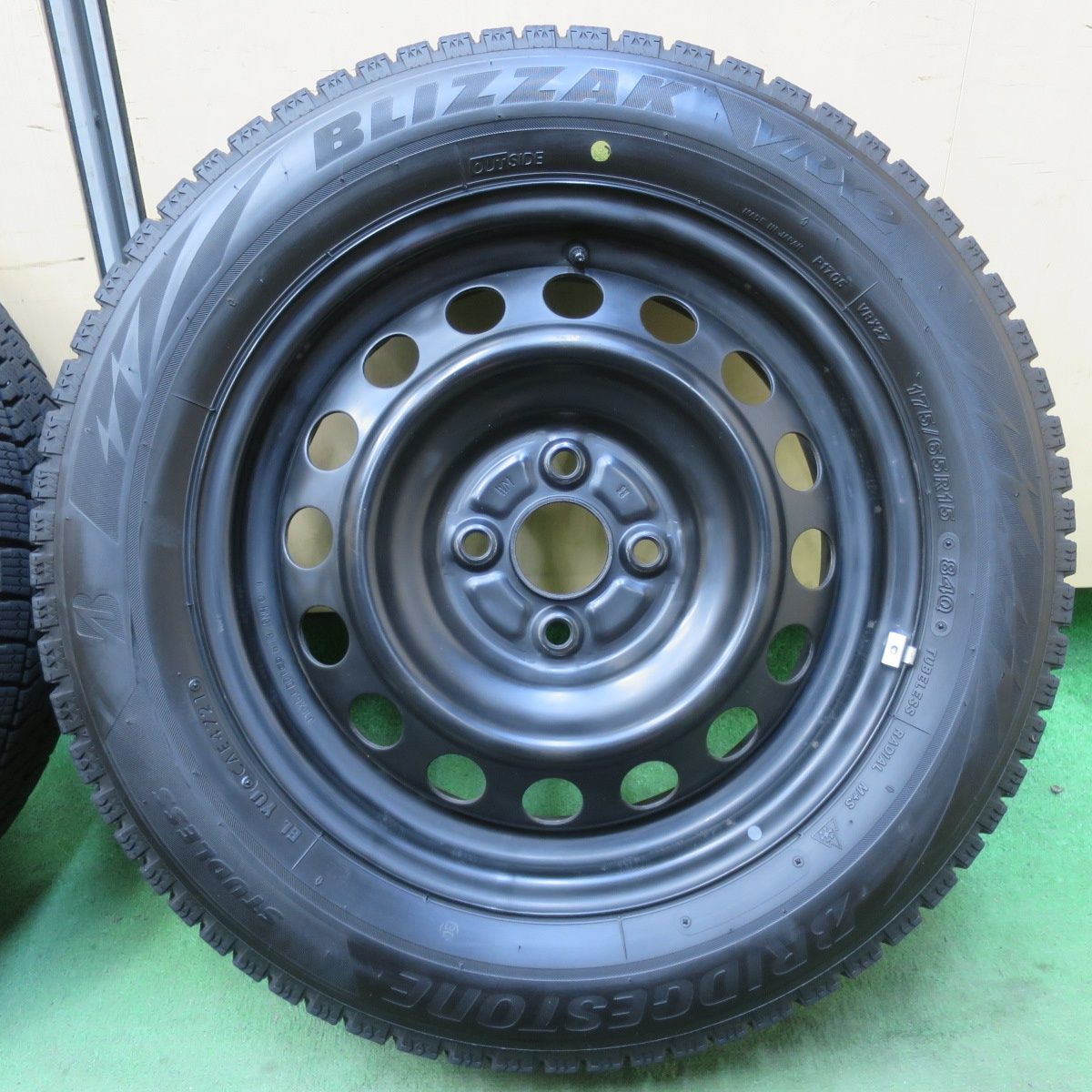 バリ溝！21年！キレイ！8.5分☆スタッドレス 175/65R15 ブリヂストン