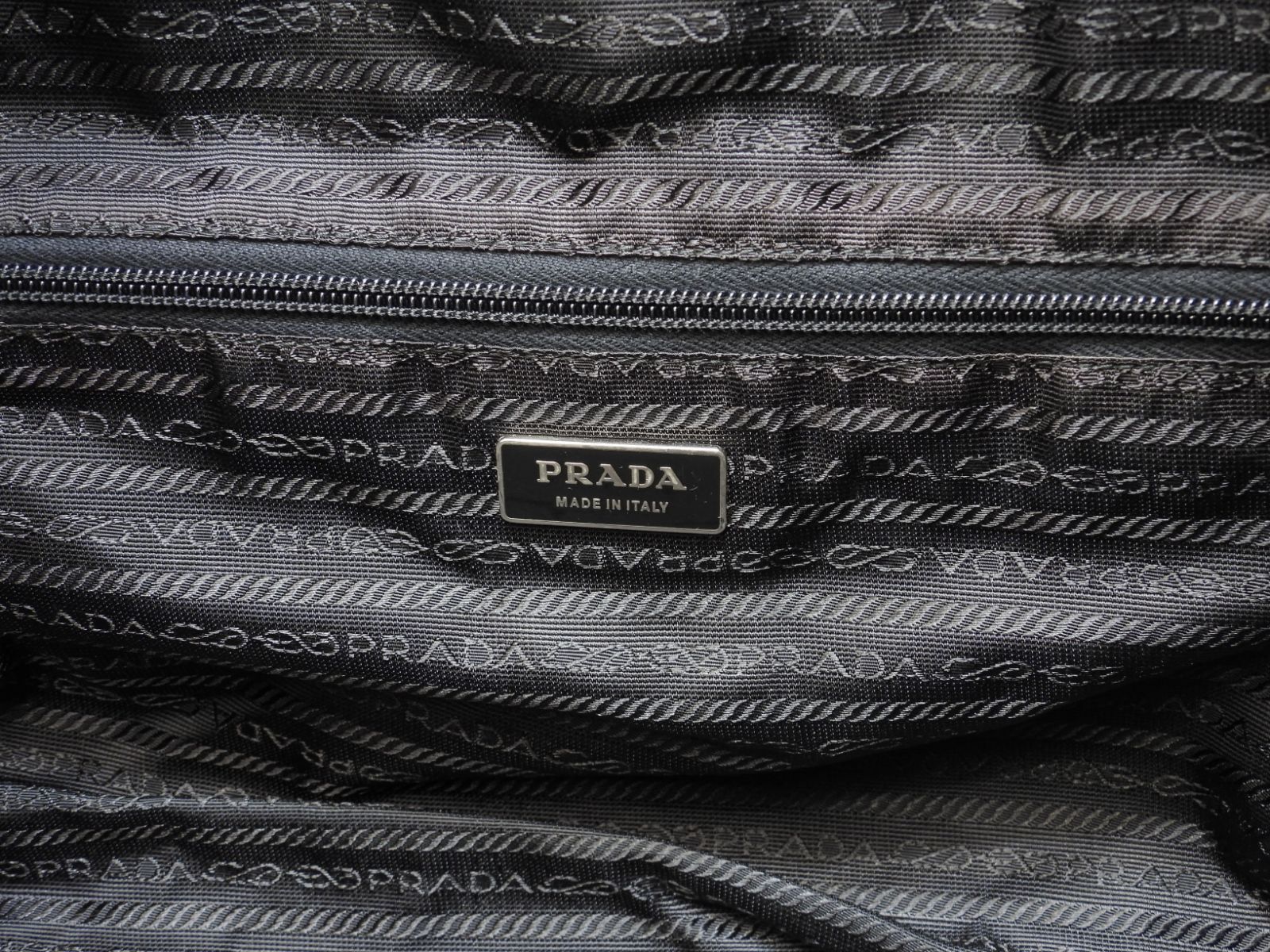 PRADA プラダ 三角プレート ボストンバッグ トラベルバッグ 黒色 プラダ s付ボストンバッグ大 三角プレート ナイロン革黒 トラベル 旅行