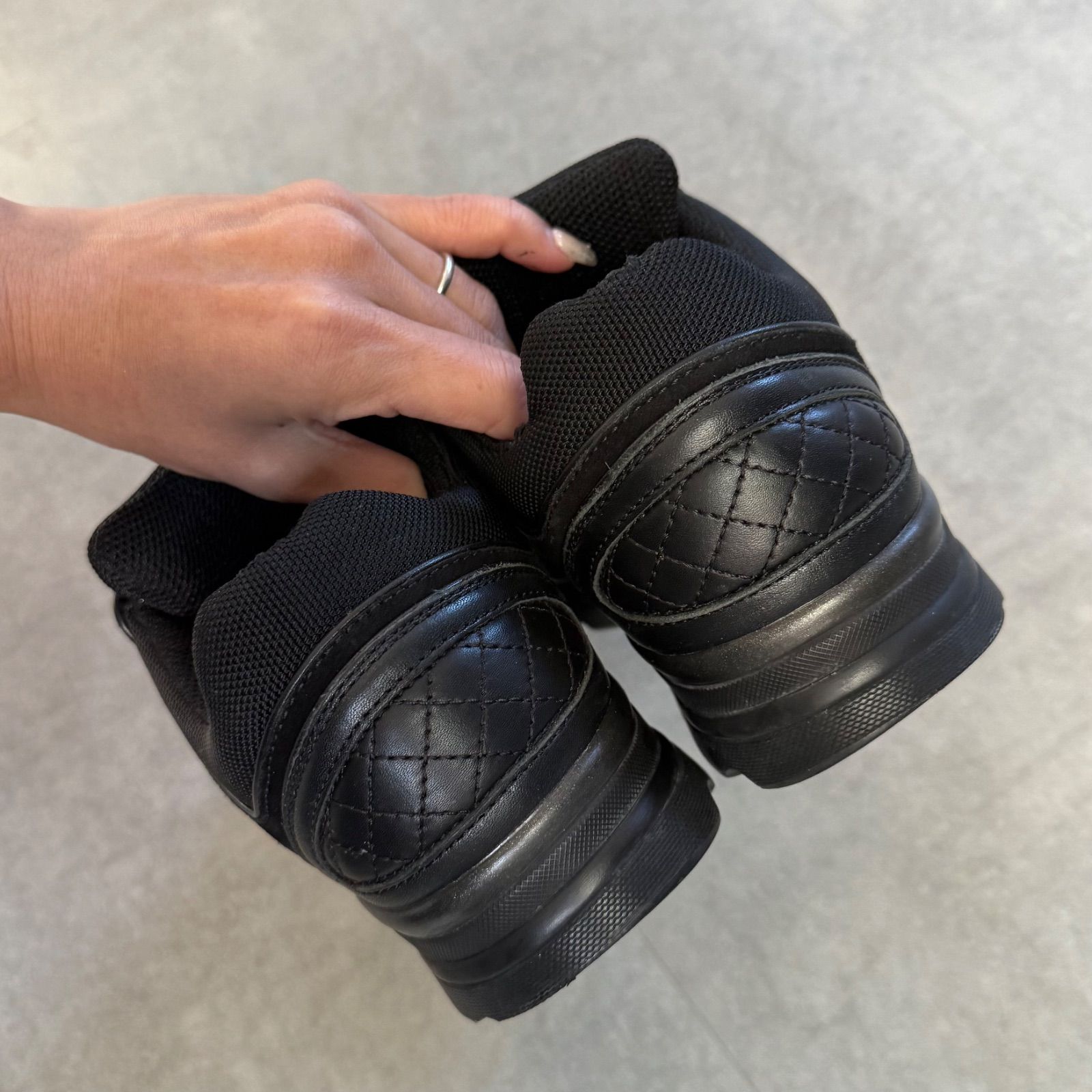 美品 CHANELシャネル カメリア ココマーク スエードパンプス 黒 美品 CHANELシャネル カメリア ココマーク スエードパンプス 黒 CHANEL