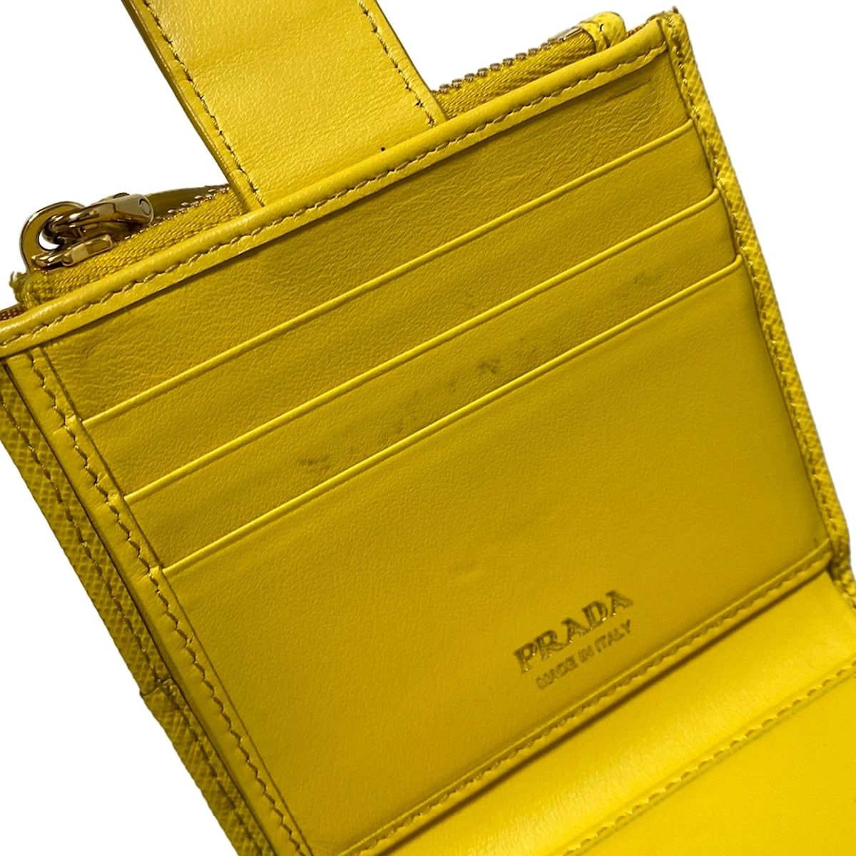 プラダ　財布　二つ折り　イエロー　PRADA PRADA(プラダ) 2つ折り財布 - イエロー レザー - メルカリ