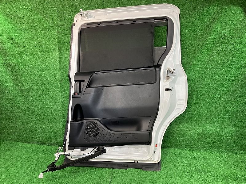 エスクァイア ZWR80G 右リアドア ハイブリッドGI 7人 ニホンイタ M31Q8