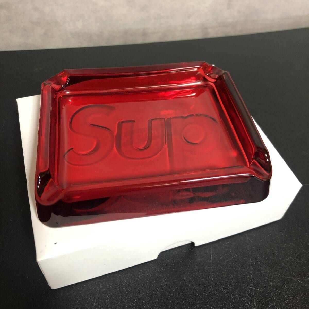 supreme glass ash tray 灰皿 Debossed Glass Supreme 赤 2セット公式