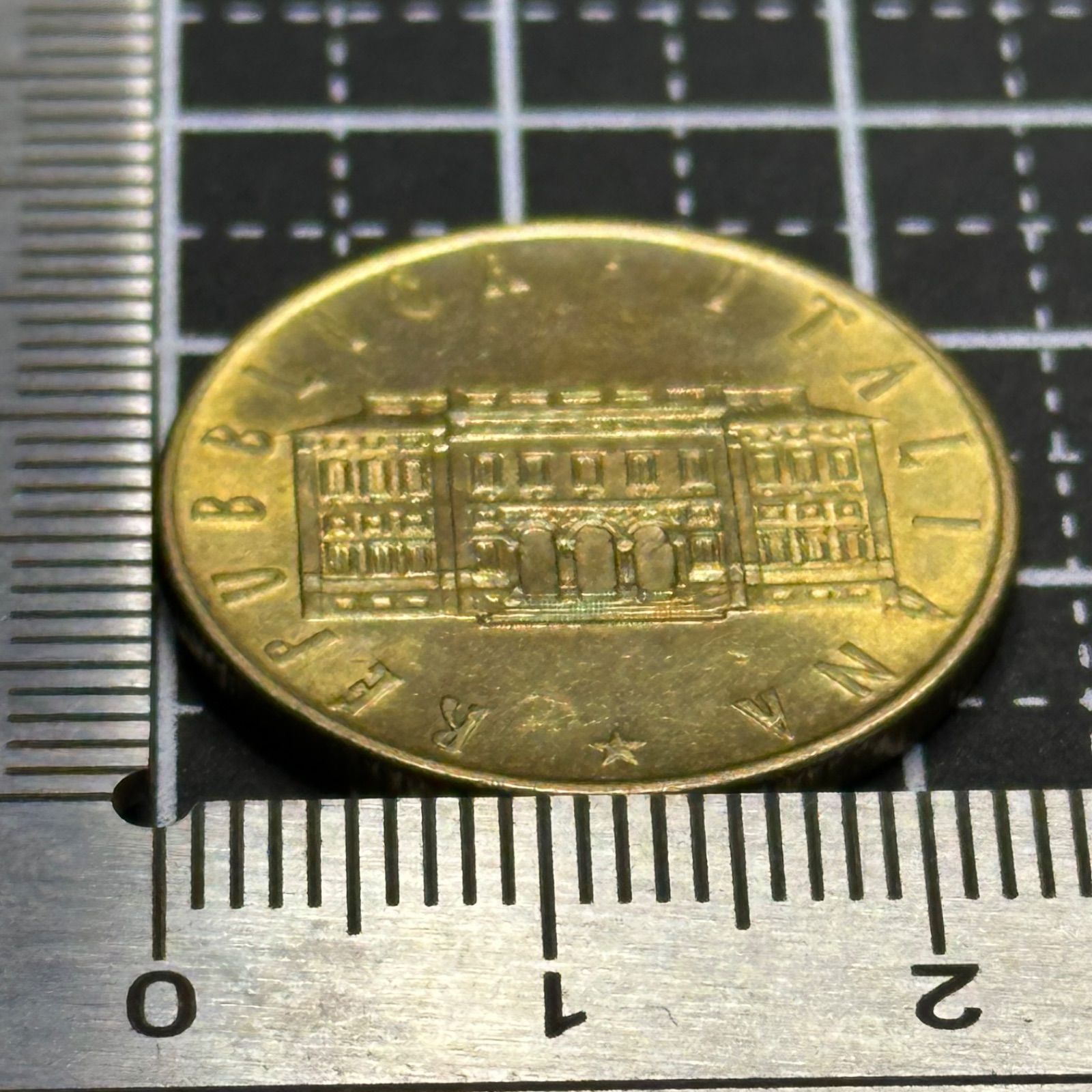 希少1981年 イタリア 200リラ 硬貨 希少1981年 イタリア 200リラ 硬貨 希少1981年 イタリア 200リラ 硬貨