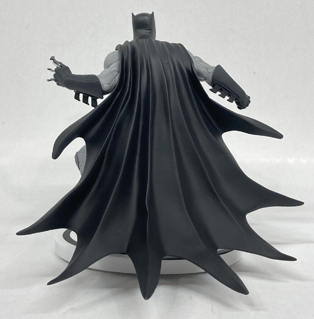 Batman Statue - DC Black & Collectibles by Resin | Comics