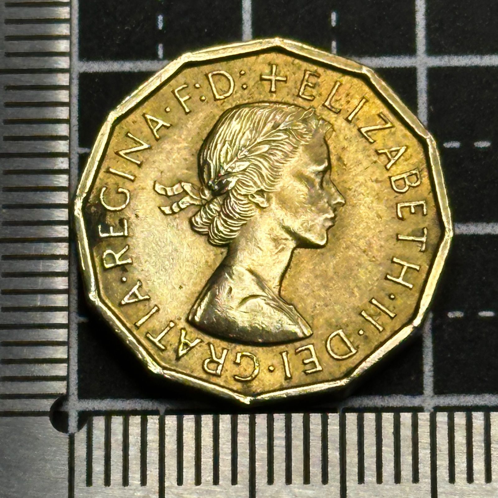 1960年 イギリス 3ペンス硬貨／十二角形デザイン・エリザベス2世肖像