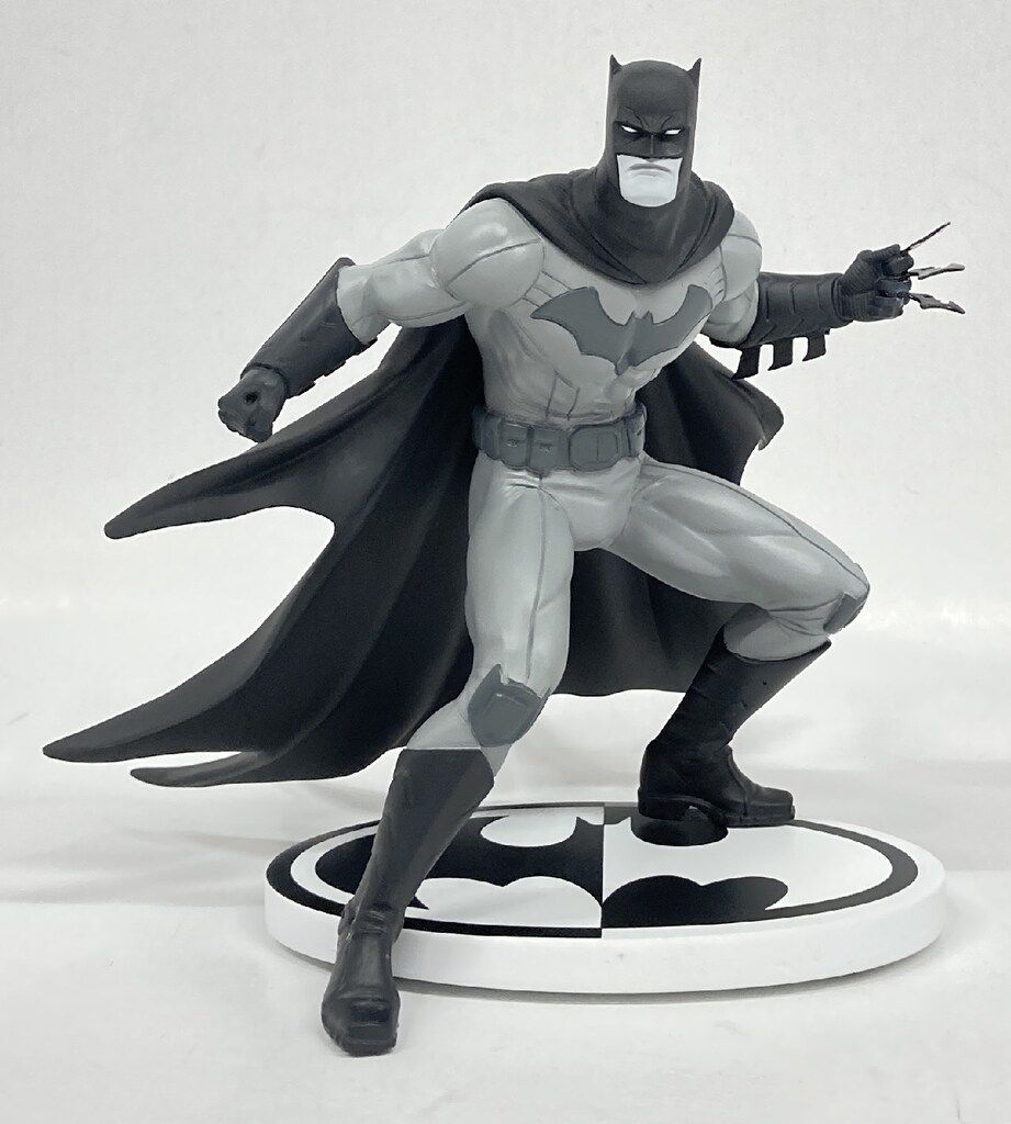 Batman Statue - DC Black & Collectibles by Resin | Comics
