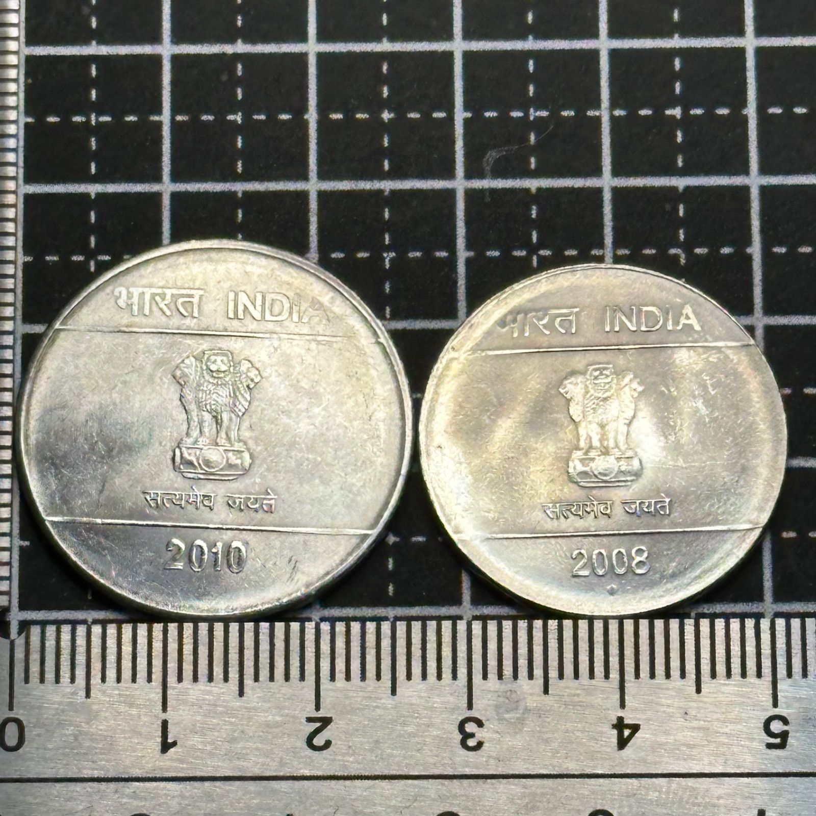 インド旧硬貨2枚セット／2008年 1ルピー＋2010年 2ルピー／ハンド