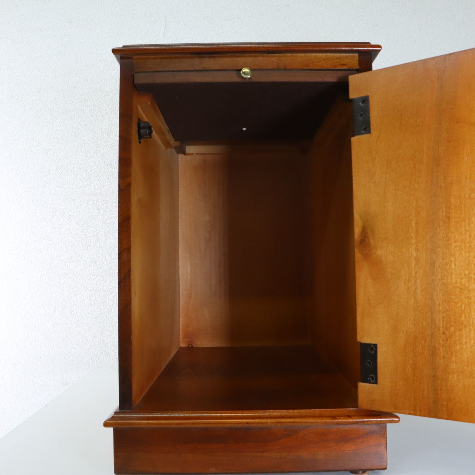 清水商助様 U.S.ヴィンテージ Lane レーン社 サイドテーブル ナイト 清水商助様 U.S.ヴィンテージ Lane レーン社 サイドテーブル ナイト