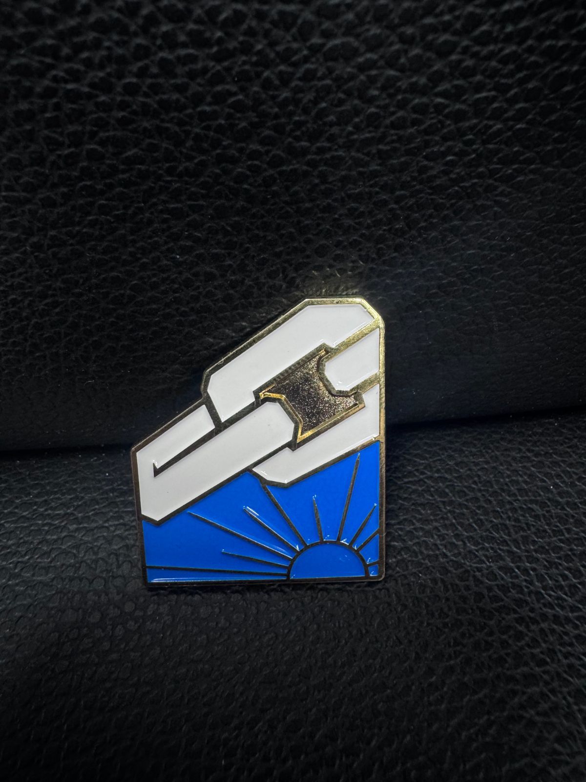 リンバスカンパニー ハムハムパンパン ピンバッジ ムルソー - メルカリ