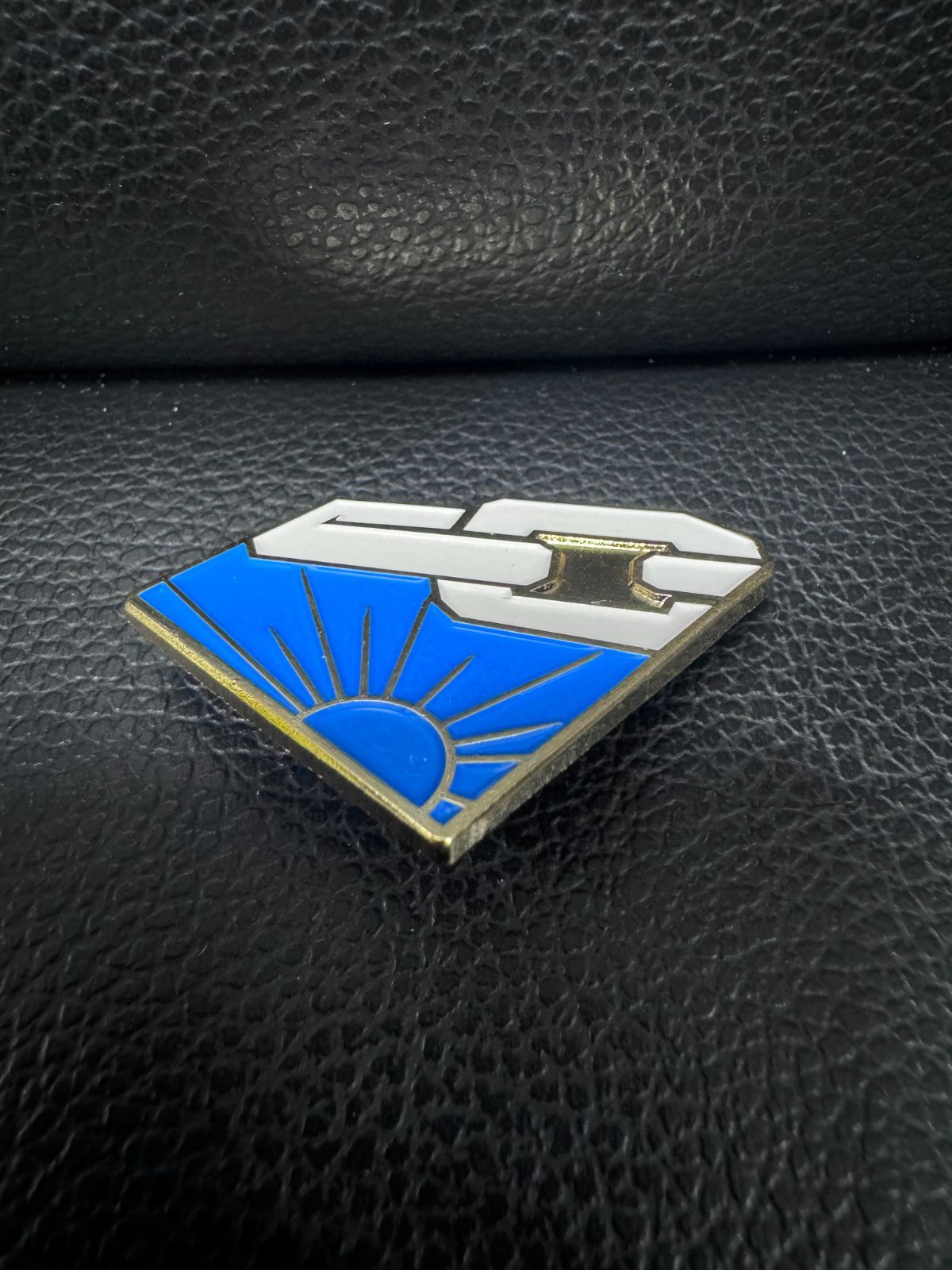 リンバスカンパニー ハムハムパンパン ピンバッジ ムルソー - メルカリ