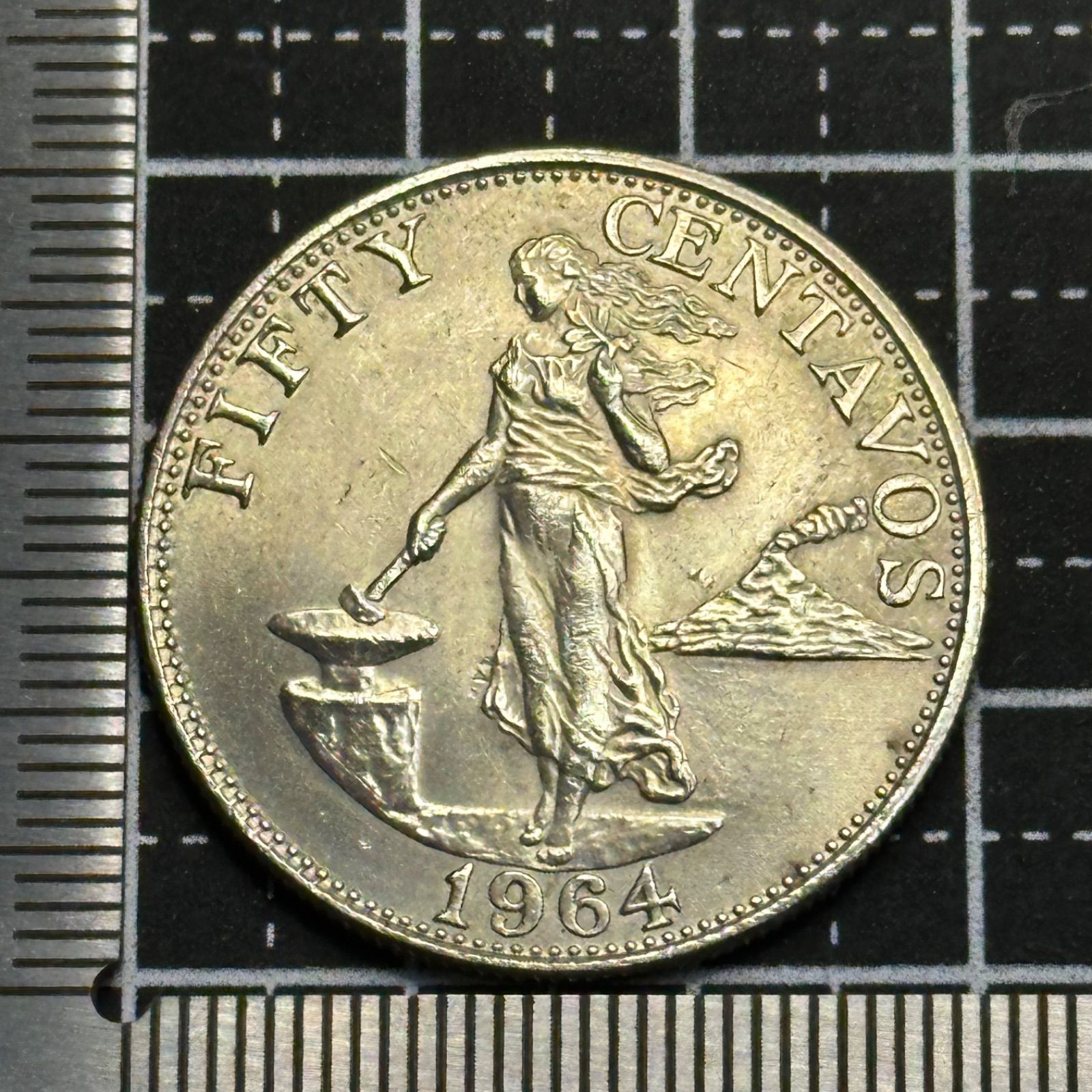 1964年 フィリピン 50センタボス硬貨／自由の女神と金床・マヨン火山