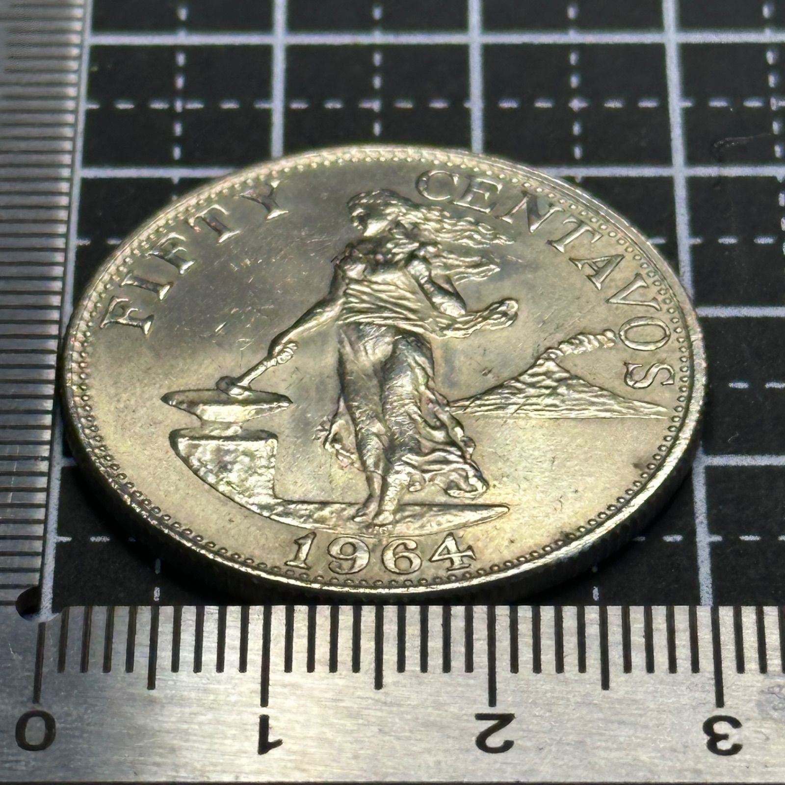 1964年 フィリピン 50センタボス硬貨／自由の女神と金床・マヨン火山