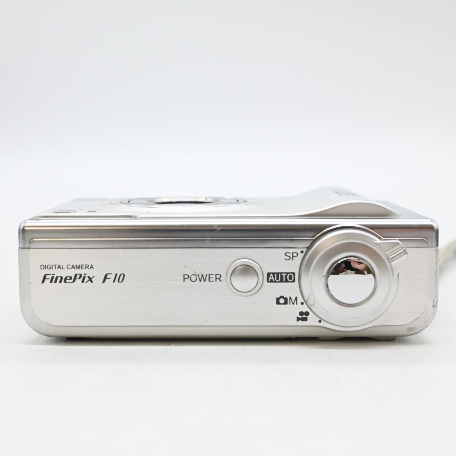 FUJIFILM FinePix F10 コンパクトデジカメ オールドデジカメの凱旋：富士フイルムFinePix F10（2005年