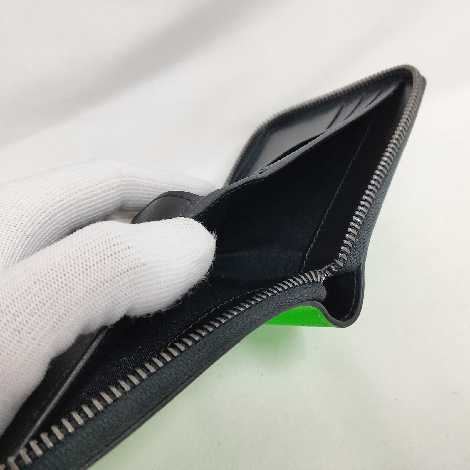 新品 未使用 ヴェルサーチェ ジップアラウンドウォレット 折財布