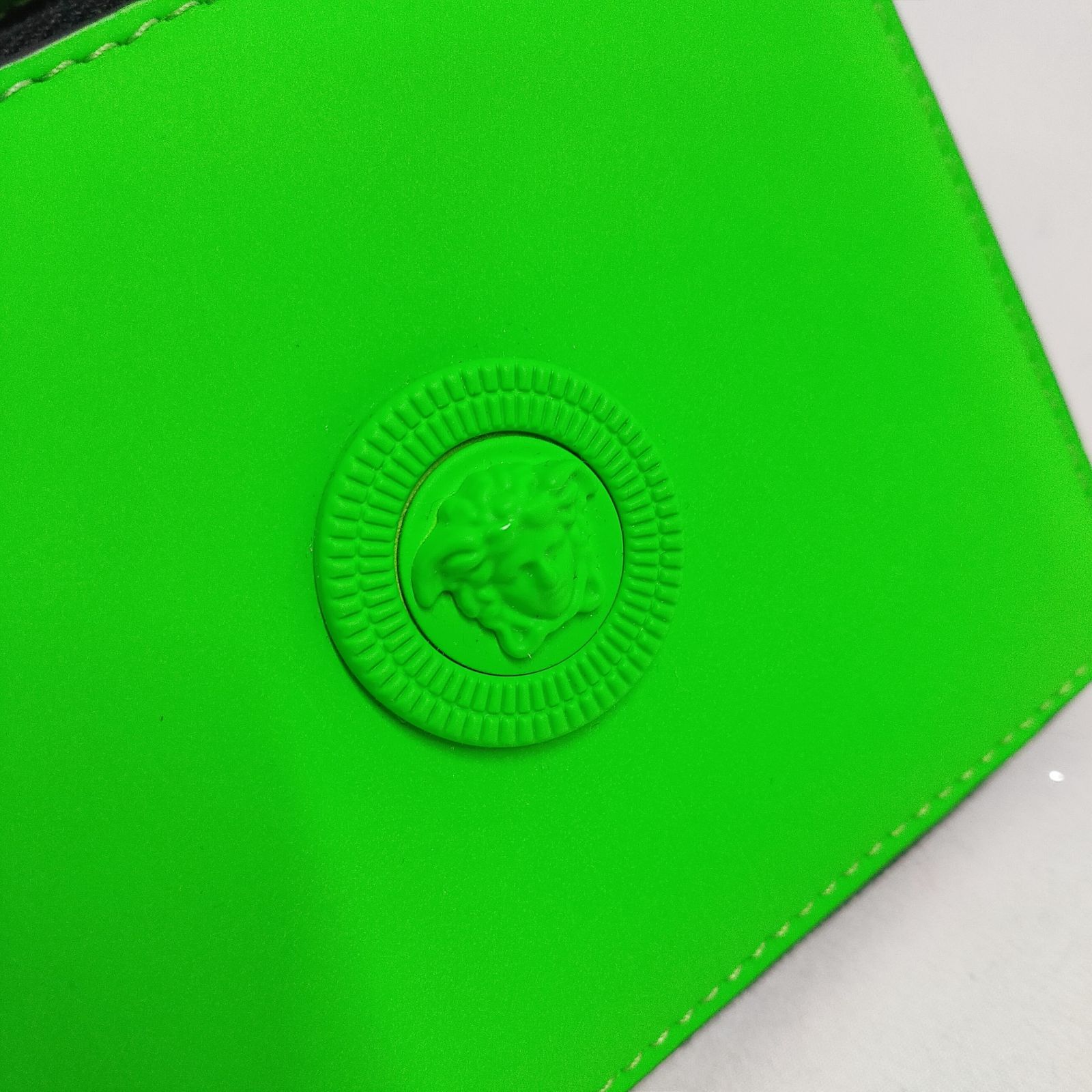 新品 未使用 ヴェルサーチェ ジップアラウンドウォレット 折財布