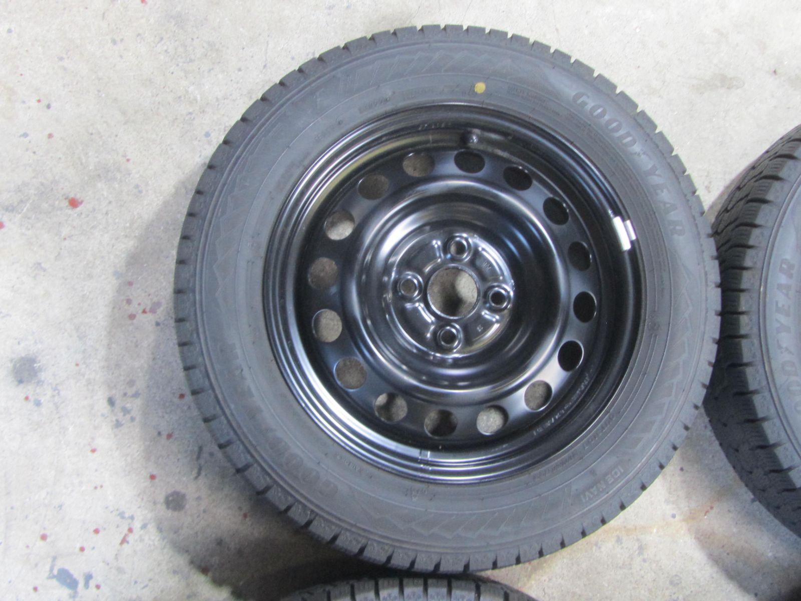 ストア 【人気商品】175/65R15 スタッドレス グッドイヤー ストア 【人気商品】175/65R15 スタッドレス グッドイヤー