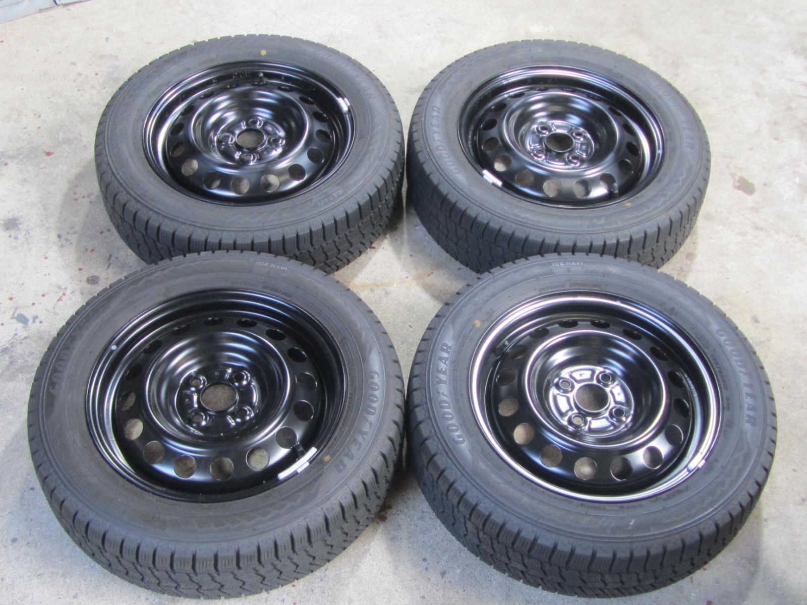 人気商品】175/65R15 スタッドレス グッドイヤー アイスナビ8 カローラ