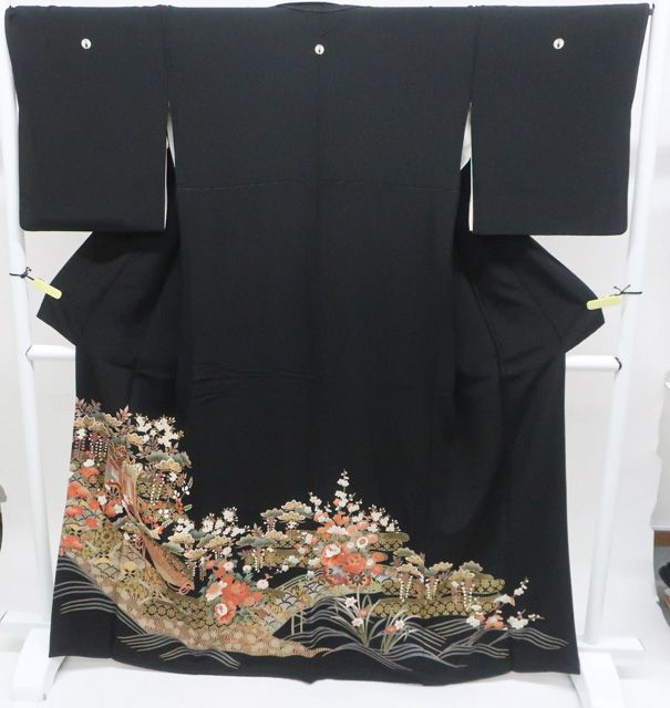 一輝堂】黒留袖 五つ紋 金駒刺繍 古典 比翼仕立 正絹 着物 美品 身丈約