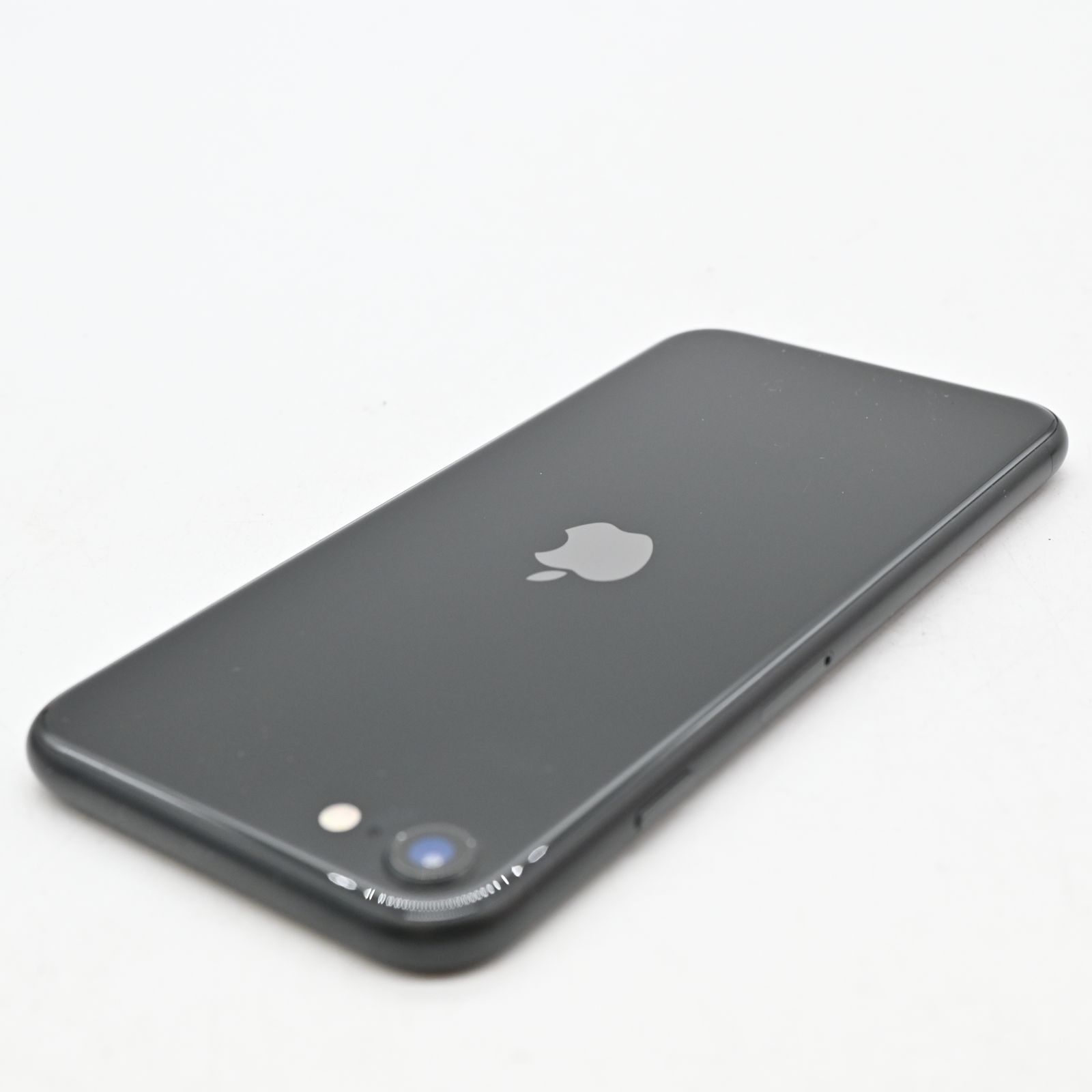 美品】Apple iPhone SE（第2世代） 128GB ブラック 安心1ヶ月間保証