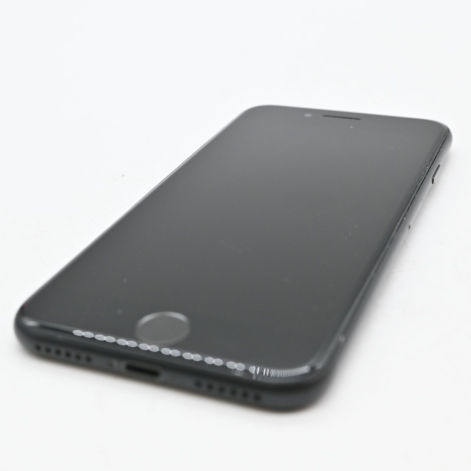 美品】Apple iPhone SE（第2世代） 128GB ブラック 安心1ヶ月間保証
