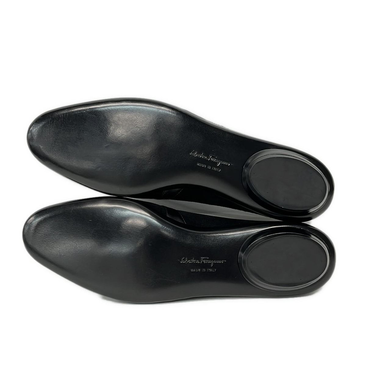 サルバトーレフェラガモ フラットシューズ 6 C レディース - 黒×マルチ