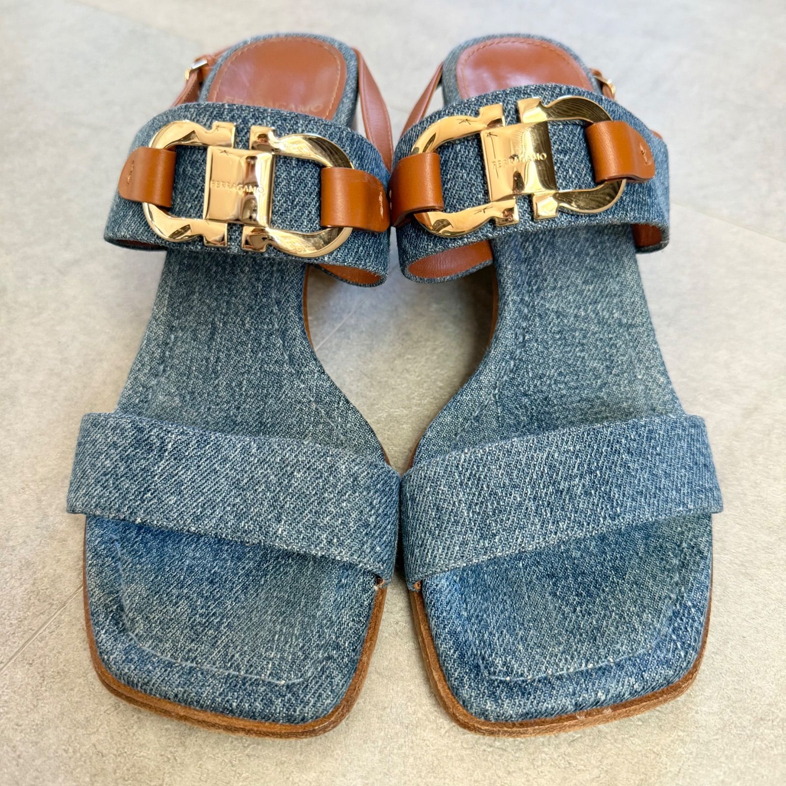 サルヴァトーレフェラガモ Ferragamo GAVINA サンダル SalvatoreFerragamo サルヴァトーレフェラガモ ガンチーニ デニム