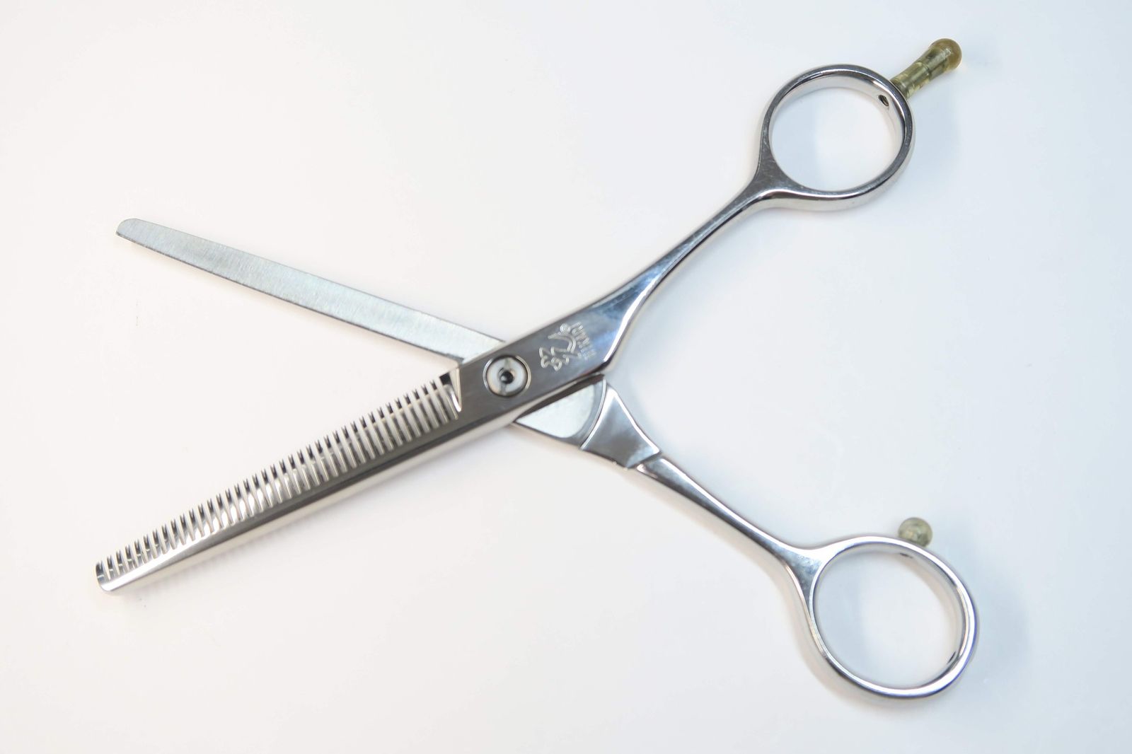 Cランク【光シザー HIKARI ヒカリ】 T-37 セニング 美容師・理容師 5.7