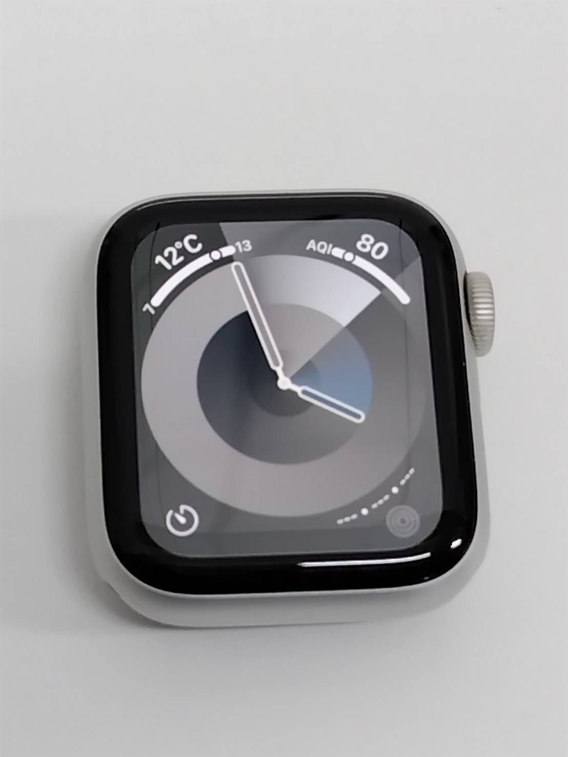 Apple Watch SE 第1世代/GPS/40mm/A2351/シルバー〈MYDX2J/A〉 (1