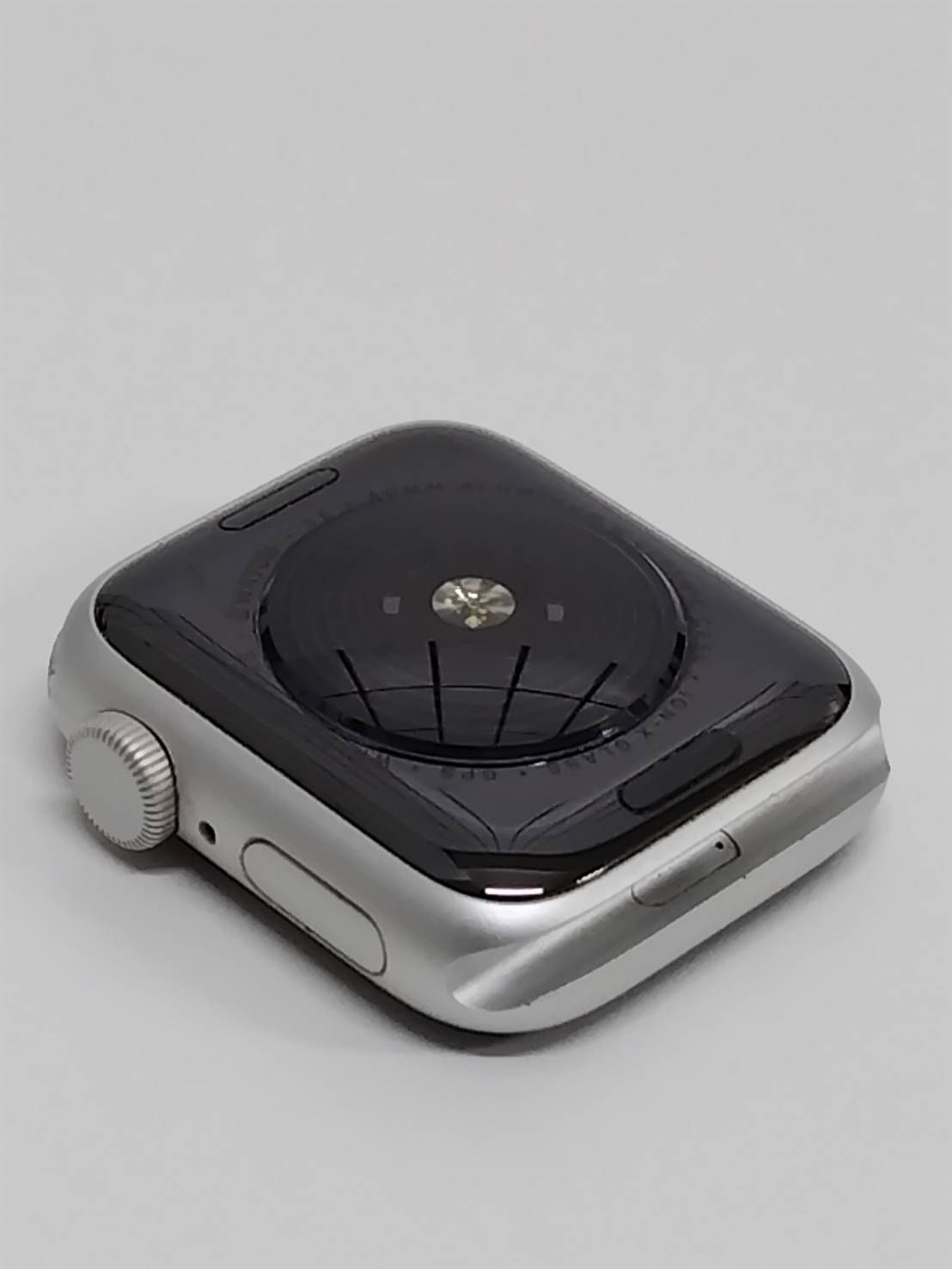 Apple Watch SE 第1世代/GPS/40mm/A2351/シルバー〈MYDX2J/A〉 (1