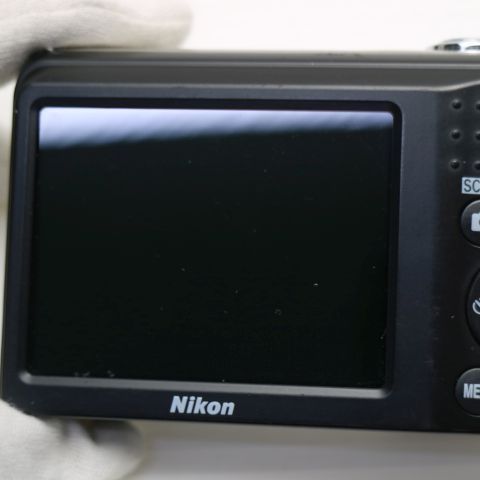 美品 COOLPIX A10 シルバー 即日発送 コンデジ Nikon 本体 土日祝発送