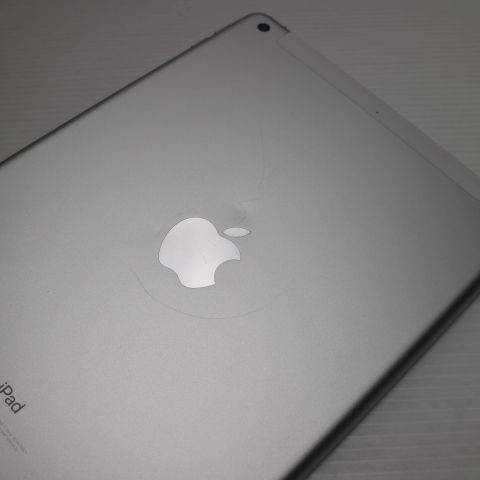美品 SIMフリー iPad5 第5世代 Wi-Fi+Cellular セルラー 32GB シルバー