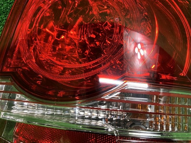 車 クラウン GRS201 右テールランプ・テールライト アスリート I-FOUR 