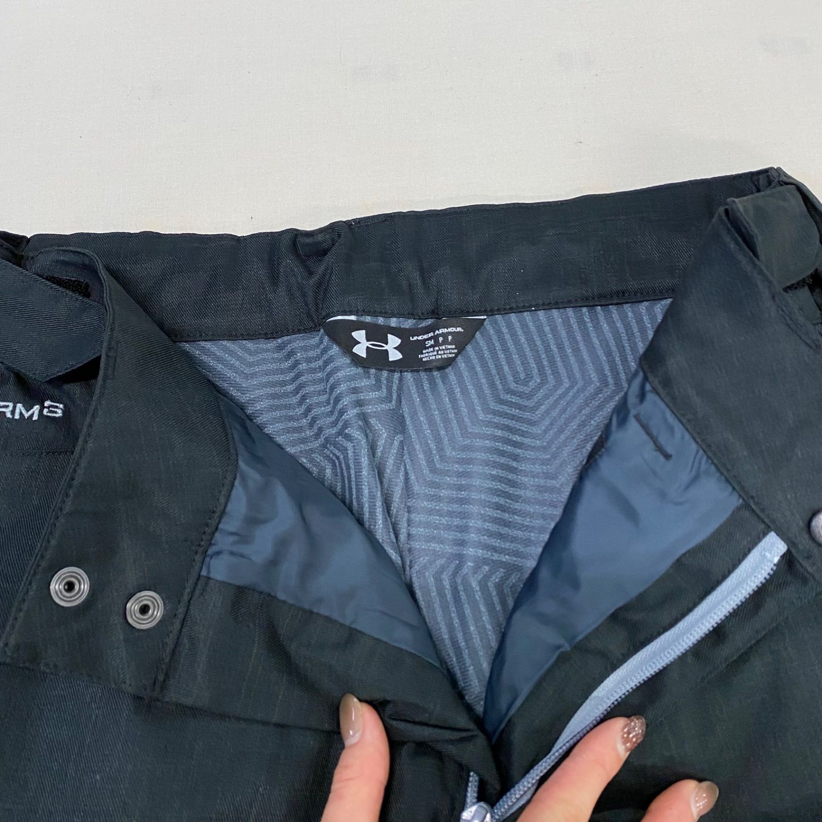 UNDER ARMOUR サイズSM スノーウェア長ズボン 黒 スキー スノボ UNDER ARMOUR サイズSM スノーウェア長ズボン 黒 スキー スノボ UNDER