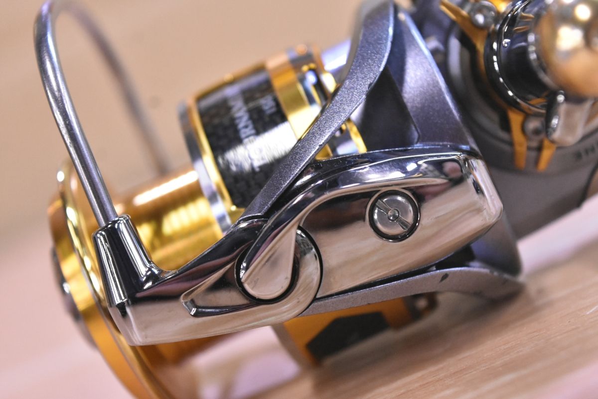 ダイワ 12 トーナメント ISO 3000SHLBD スピニングリール DAIWA