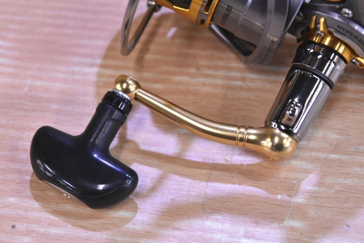 ダイワ 12 トーナメント ISO 3000SHLBD スピニングリール DAIWA