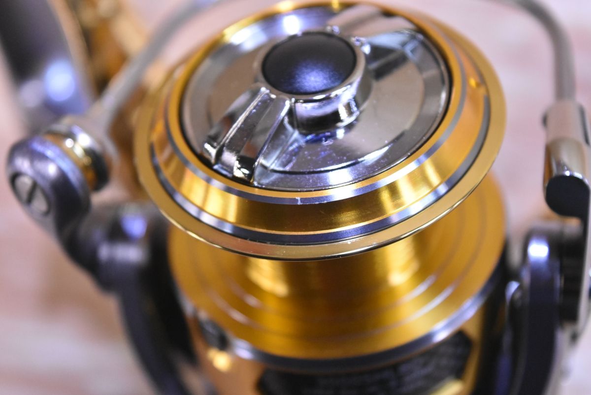 ダイワ 12 トーナメント ISO 3000SHLBD スピニングリール DAIWA