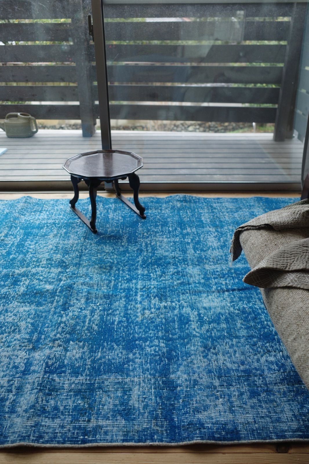 ブルーオーバーダイ　ヴィンテージラグ　トルコラグ トルコ ヴィンテージラグ 藍色オーバーダイ - メルカリ