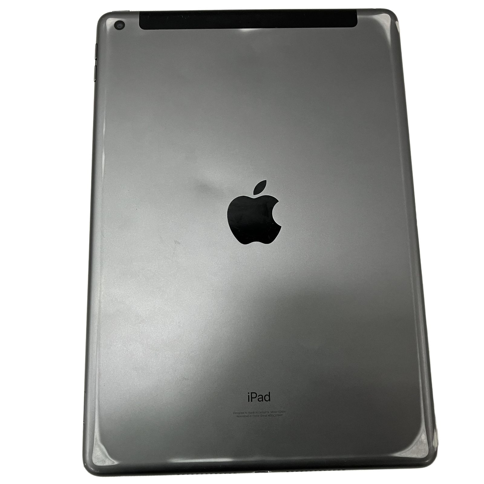 iPad MK473J/A 第9世代 WiFi+Cellular 64GB docomo タブレット