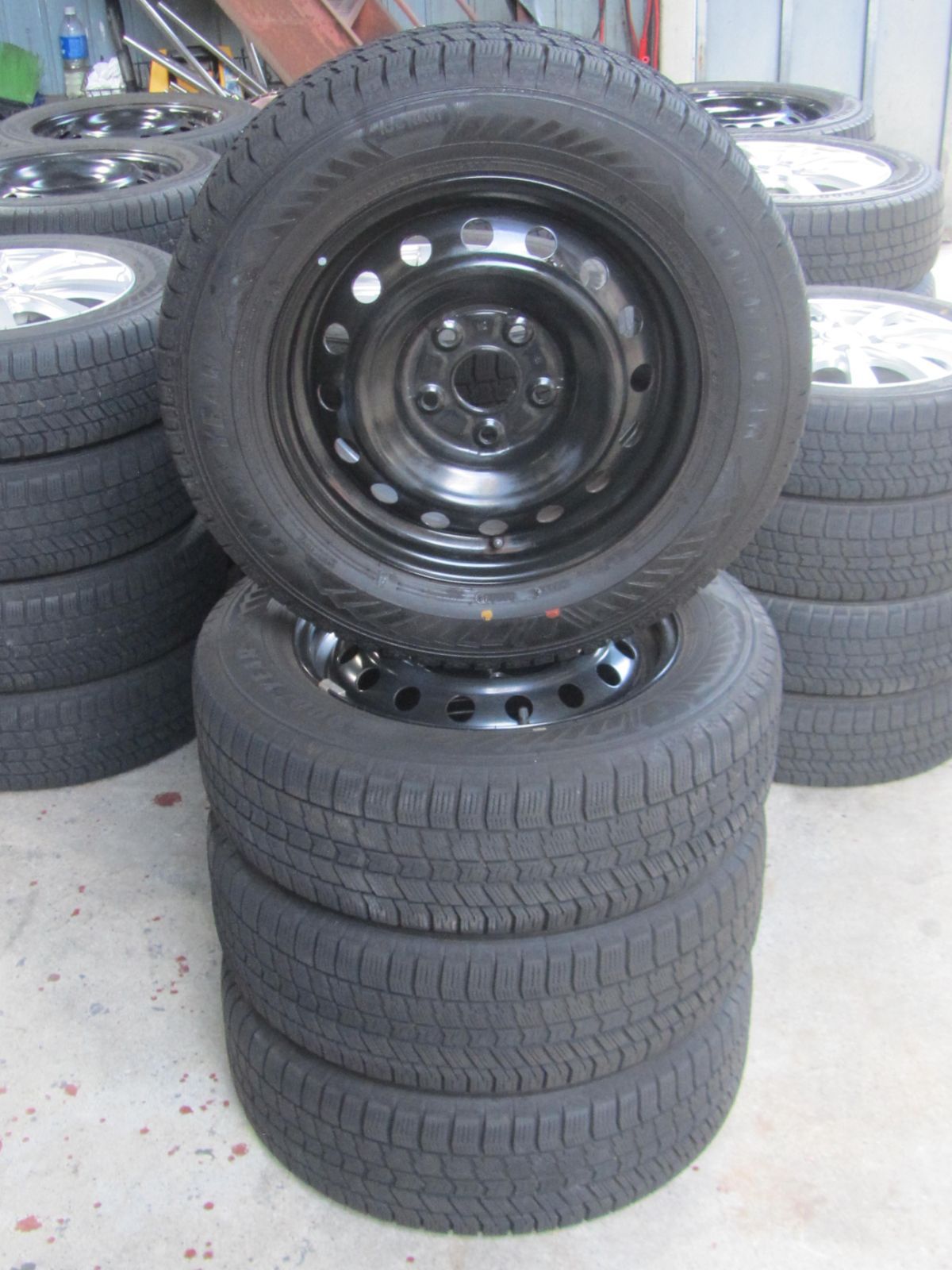 人気商品】195/65R15 スタッドレス グッドイヤー アイスナビ8 2024年製
