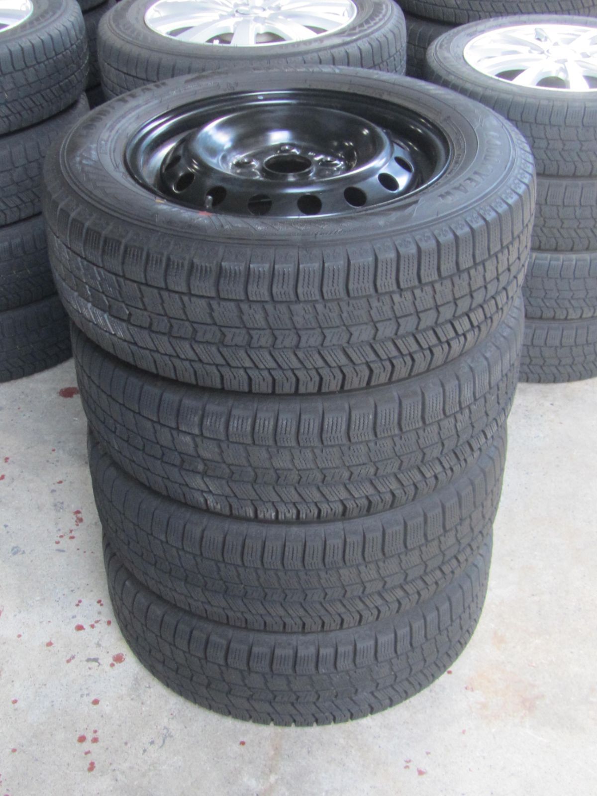 人気商品】195/65R15 スタッドレス グッドイヤー アイスナビ8 2024年製