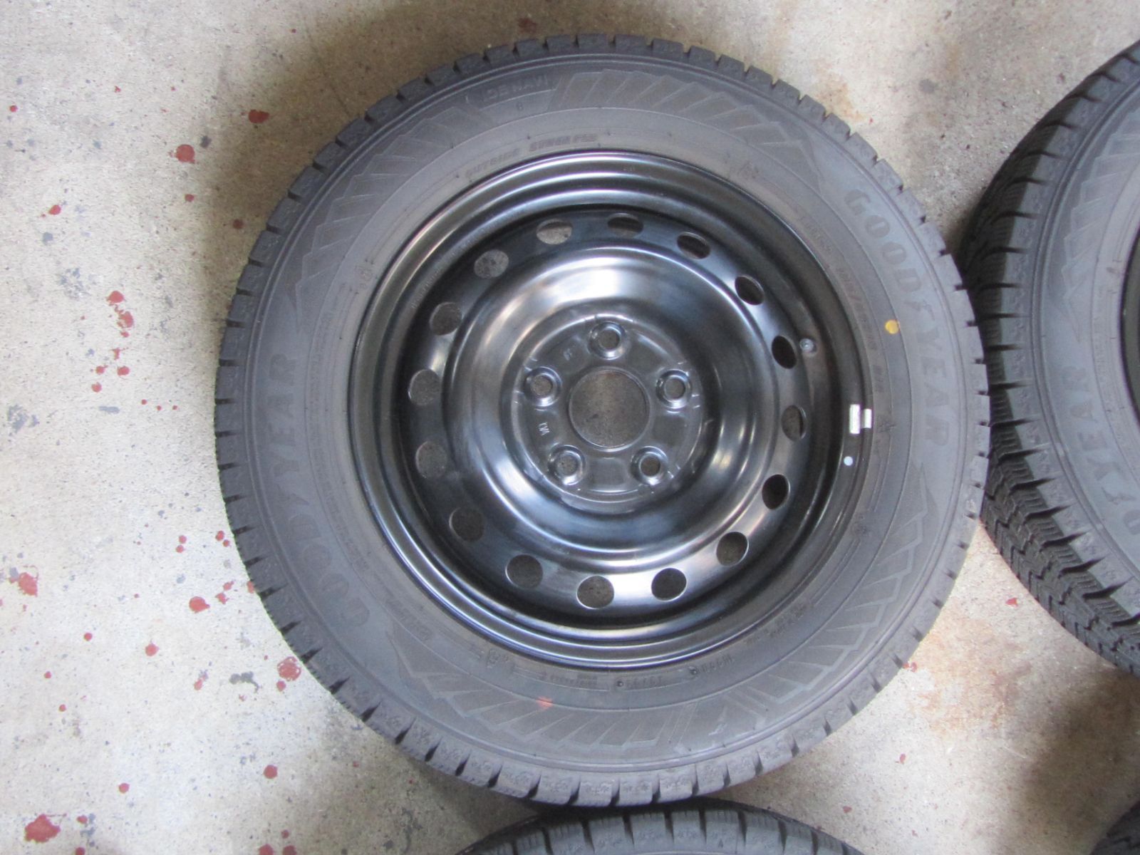 人気商品】195/65R15 スタッドレス グッドイヤー アイスナビ8 2024年製