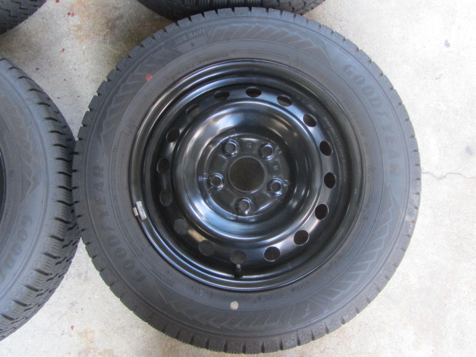 195/65R15　スタッドレス　グッドイヤー　アイスナビ8　80系ノア外し 人気】195/65R15 スタッドレス グッドイヤー アイスナビ8 2024年 80系