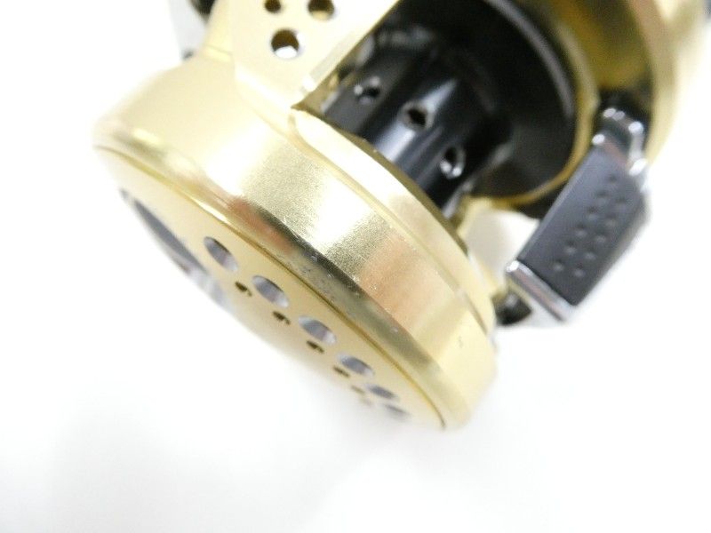 シマノ 15カルカッタコンクエスト 200HG (03-8312230008) - メルカリ