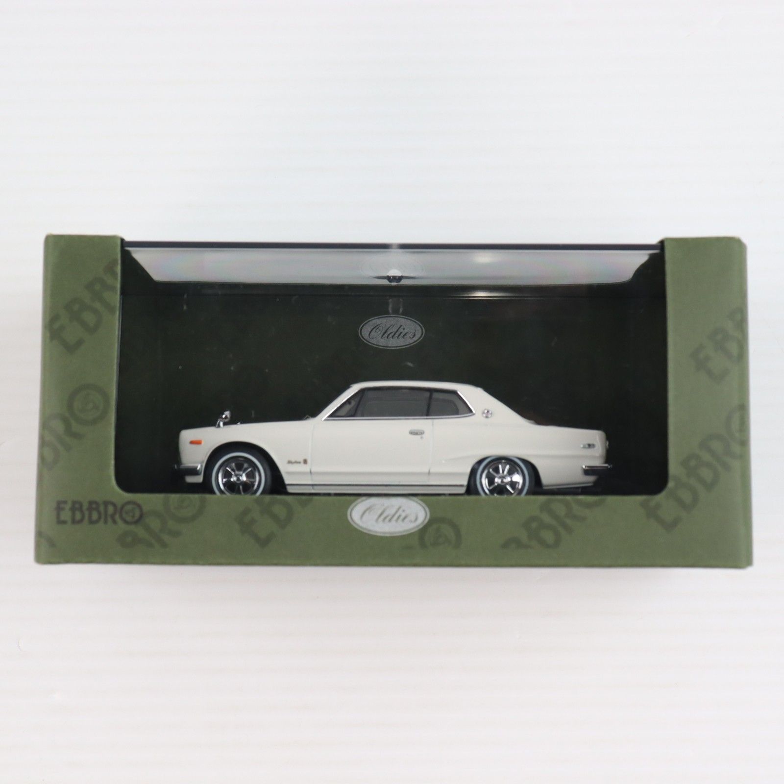 1/43 日産 スカイライン 2000GT ハードトップ 1971(ホワイト) 完成品