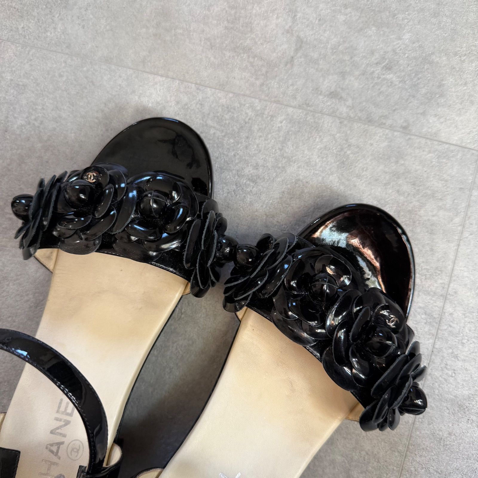 〈美品・箱あり〉シャネル　CHANEL カメリア　サンダル　ストラップ 美品・箱あり〉シャネル CHANEL カメリア サンダル ストラップ