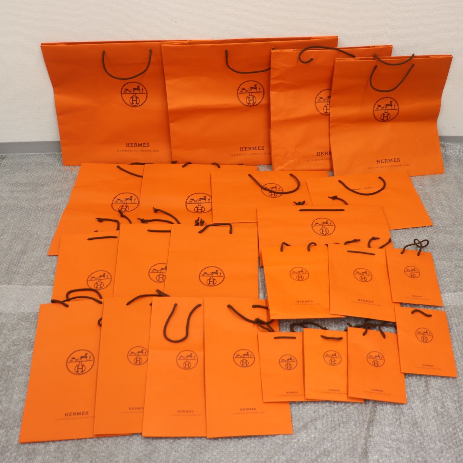 HERMES リボンと空箱　紙袋セット HERMES リボンと空箱 紙袋セット HERMES - エルメス 紙袋、リボン、空